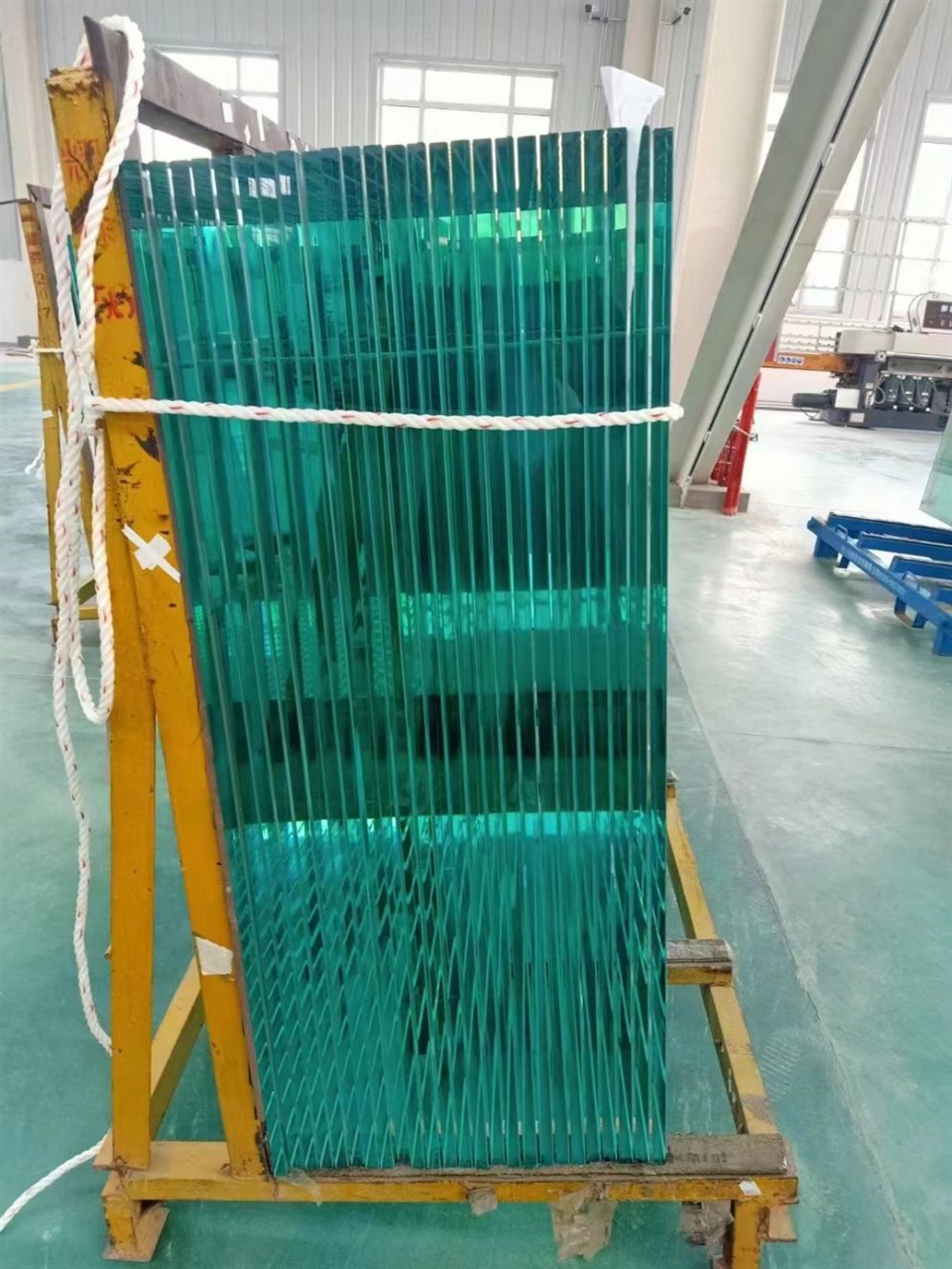 Düşük Demir Temperli Cam